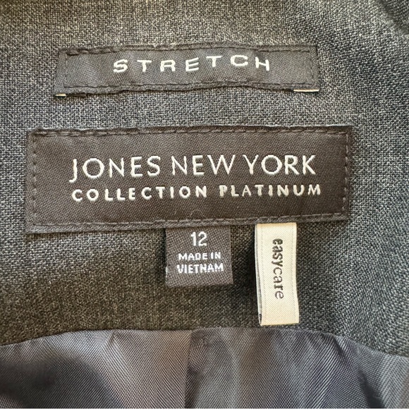 Jones New York Collection Platinum 2 button suit jacket. Size 12. Work career - Picture 5 of 9